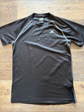 adidas Black Short Sleeve Athletic Tee with grey stitching